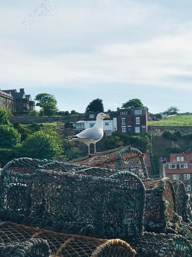 Low Tide Whitby Esterno foto